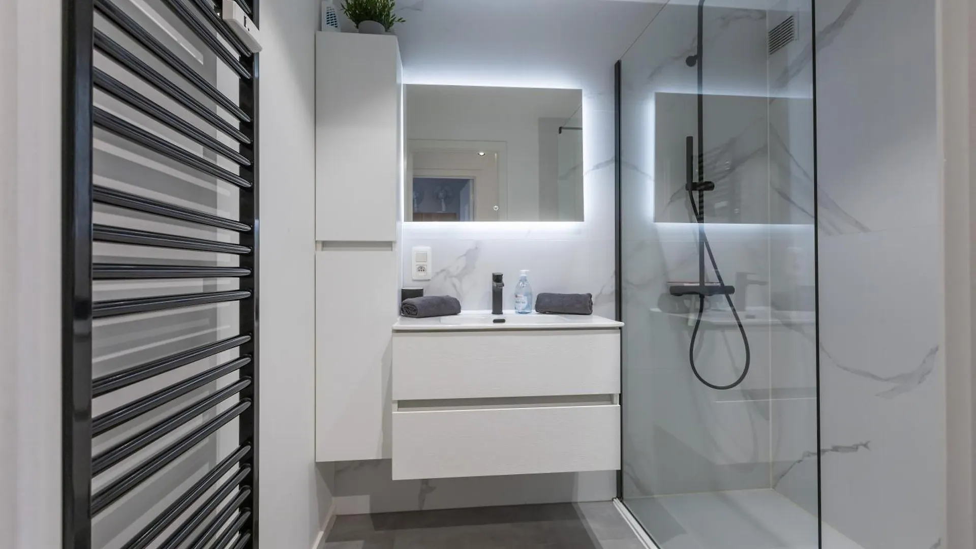 Ostend Center Luxury Top Floor Apartment With Free Parking