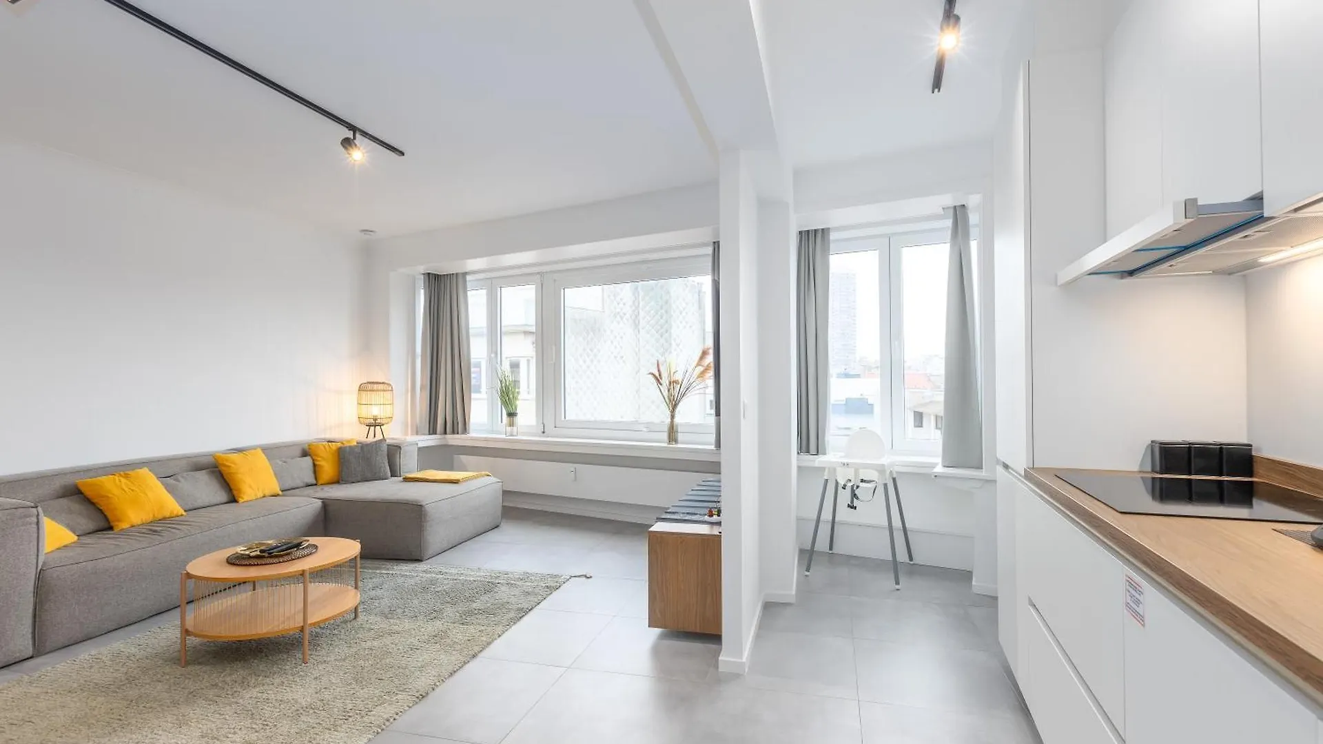 Ostend Center Luxury Top Floor Apartment With Free Parking